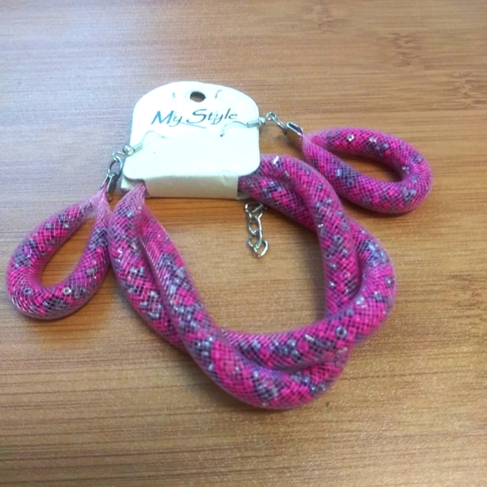 Pink Bracelet Earring Set Fun Quirky Cased Seed Beads New